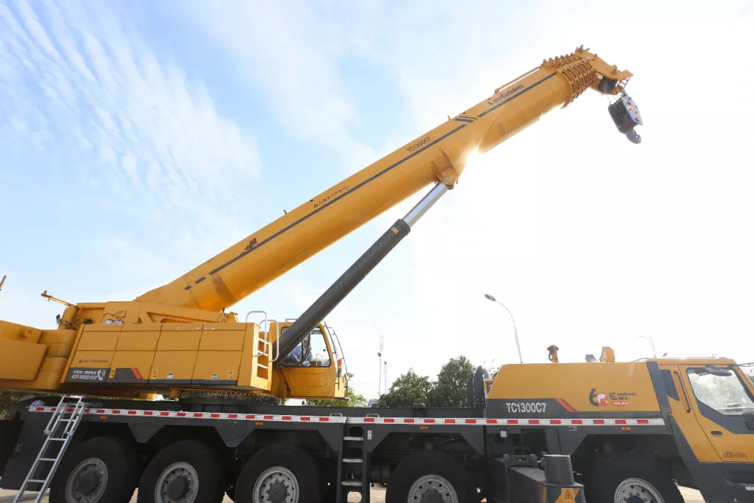 谁才是百吨级吊车无冕之王