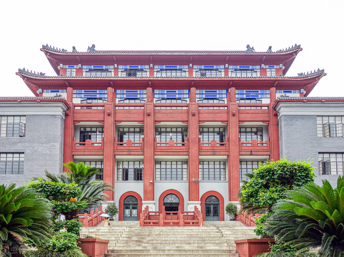 想要考进四川大学，四川考生得考多少分？口腔医学最高全省169名