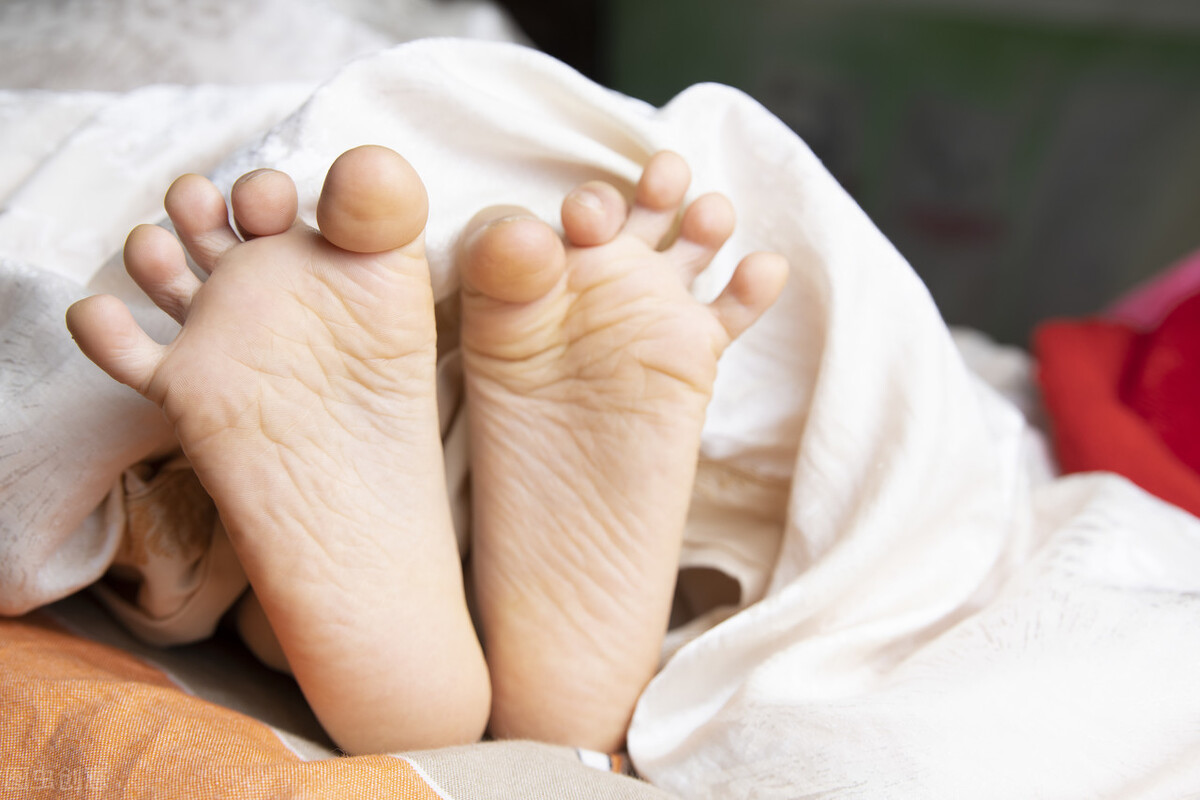 脚气会传染？而且还反复发作？日常做好这些点，摆脱脚气困扰