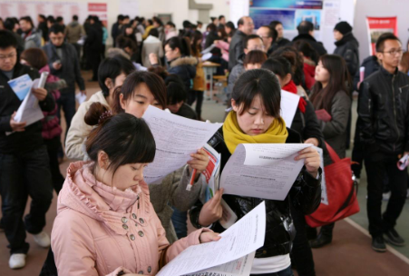 毕业后想当官可以报考的大学，有机会进入国企，收入高发展好