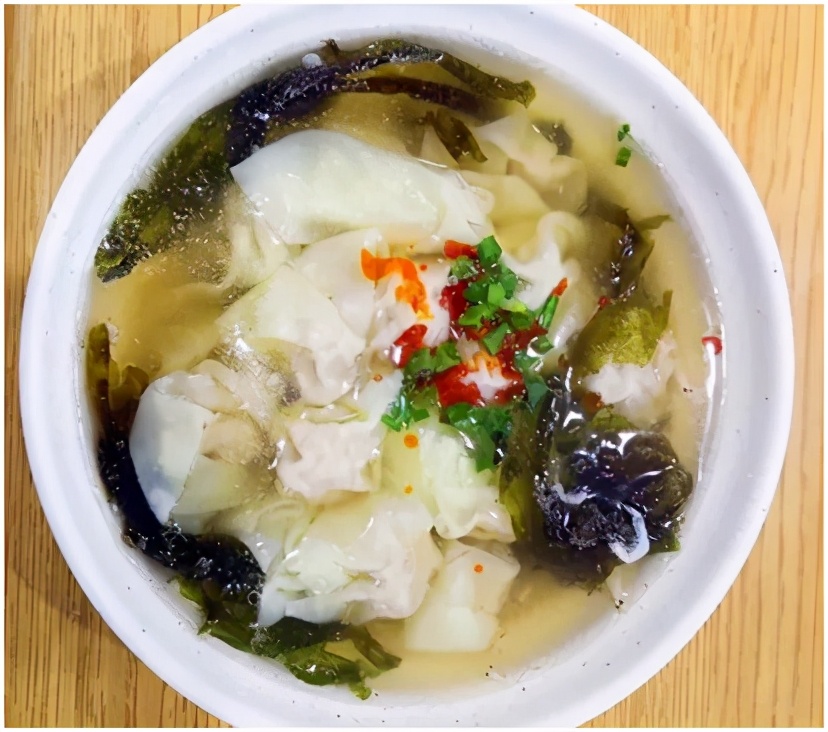 湖北“超网红”大学：依山傍水，空调宿舍，每人还配家具一套