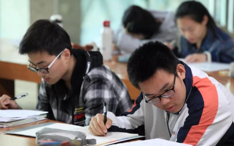 高考妈妈的奖励兑现图（教育部传来通知）