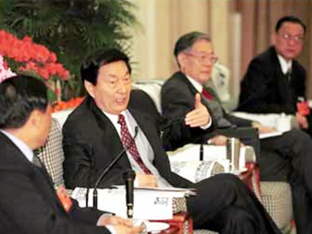 2001年，朱镕基告别清华演讲：做事不要落身后骂名