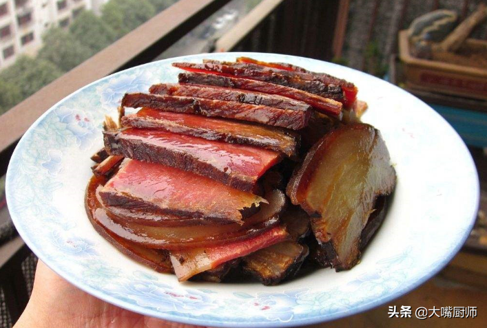 腊肉直接蒸，难怪又硬又咸！多做这1步，腊肉软嫩鲜香，腊香浓郁
