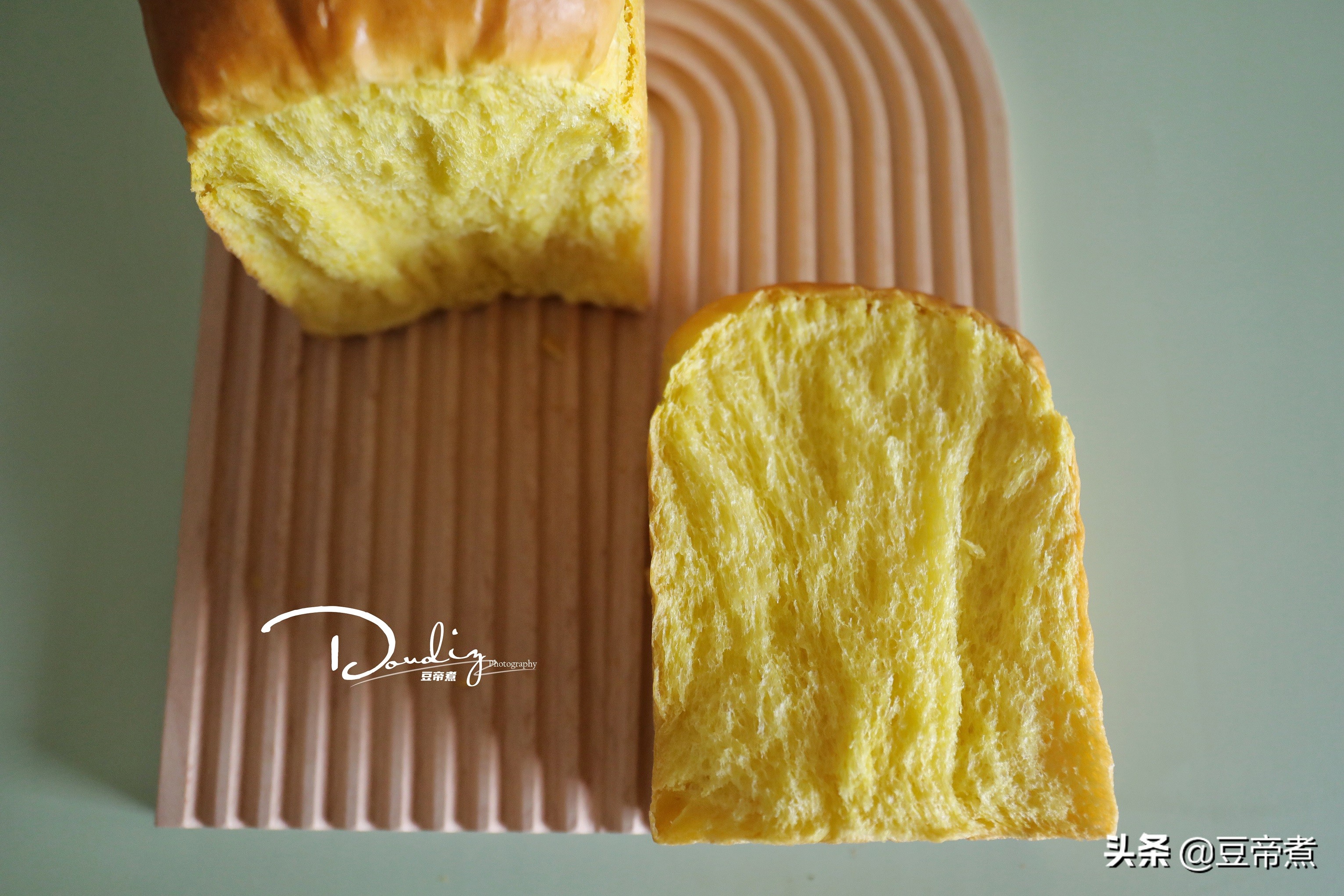 明天的早餐准备好了，用半个老南瓜搭配面粉做成了吐司，味道真好