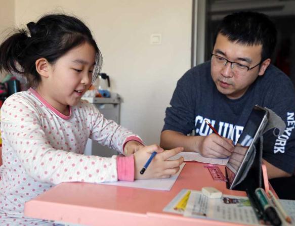 小学生打油诗《老师上厕所》，内容尴尬又真实，不愧是校园段子手