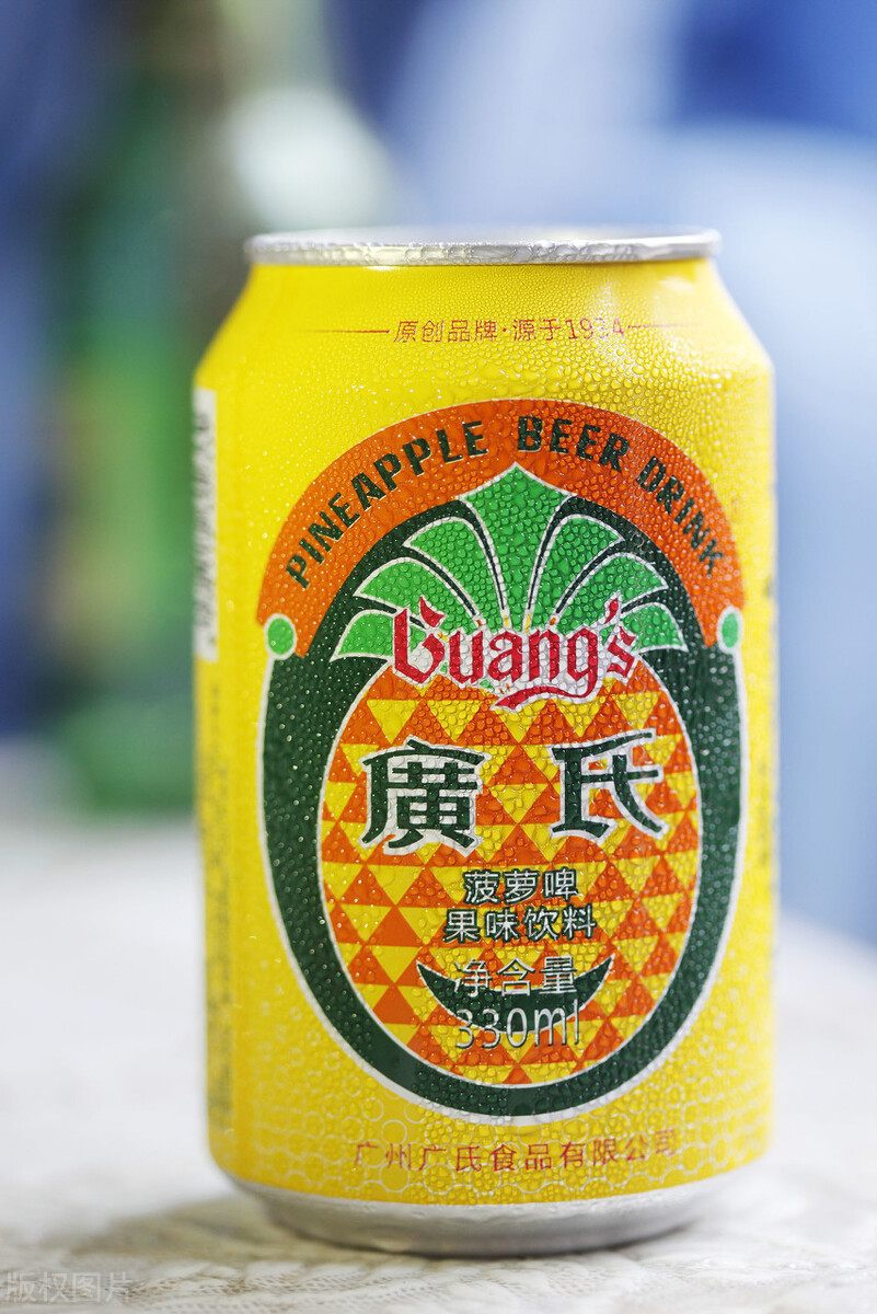 那时汽水刚刚引进到中国,人们在畅饮啤酒时,往往会将啤酒兑上一半汽水