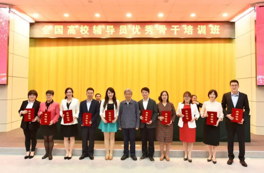 大学生入党好处多，决定权并不在辅导员手中，大一新生需提前了解