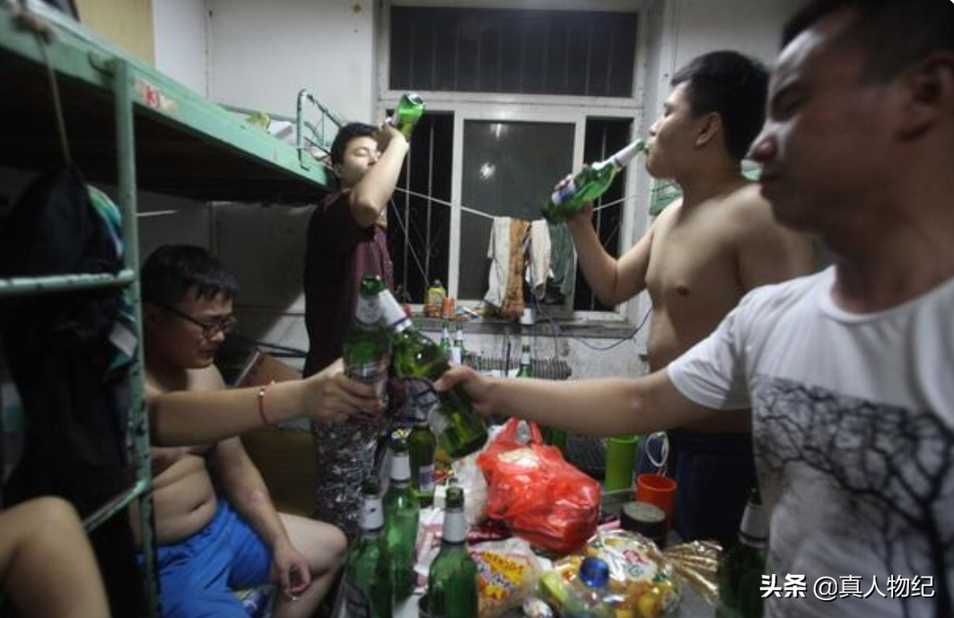 一组清华大学“偷拍照”流出，“放纵成瘾”的大学生，该醒醒了