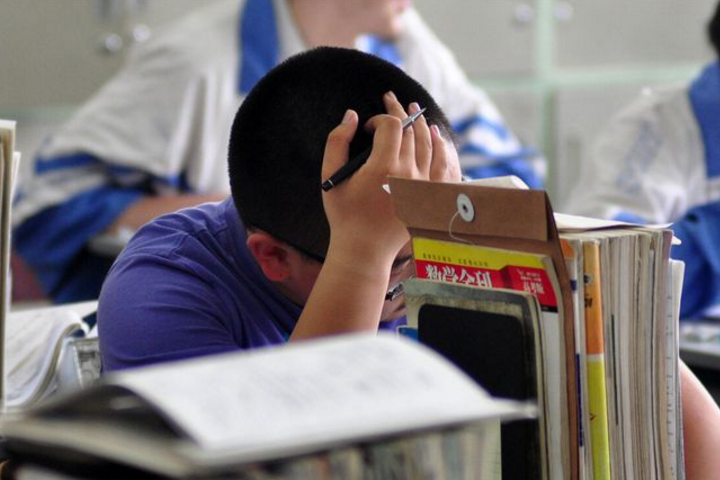 2021高考分数线公布，文理相差近百分，文科生：想考本科太难了