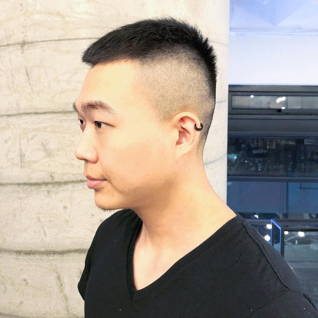 男生不要只会剪“圆寸”发型，今夏留好这3种造型，帅气又显精神