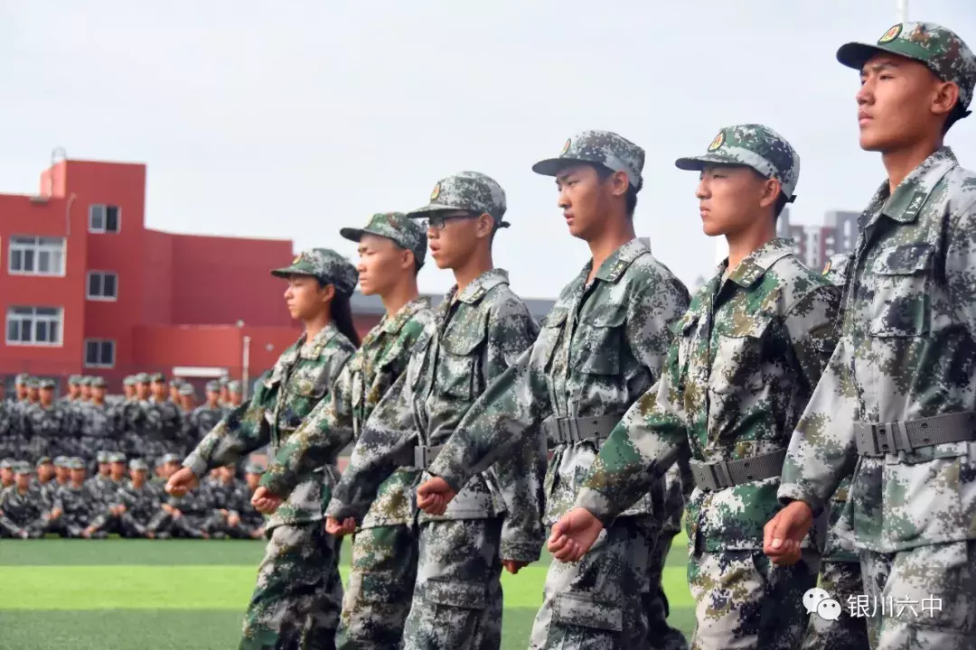 银川六中举行2019级高一新生军训汇报表演暨总结表彰大会