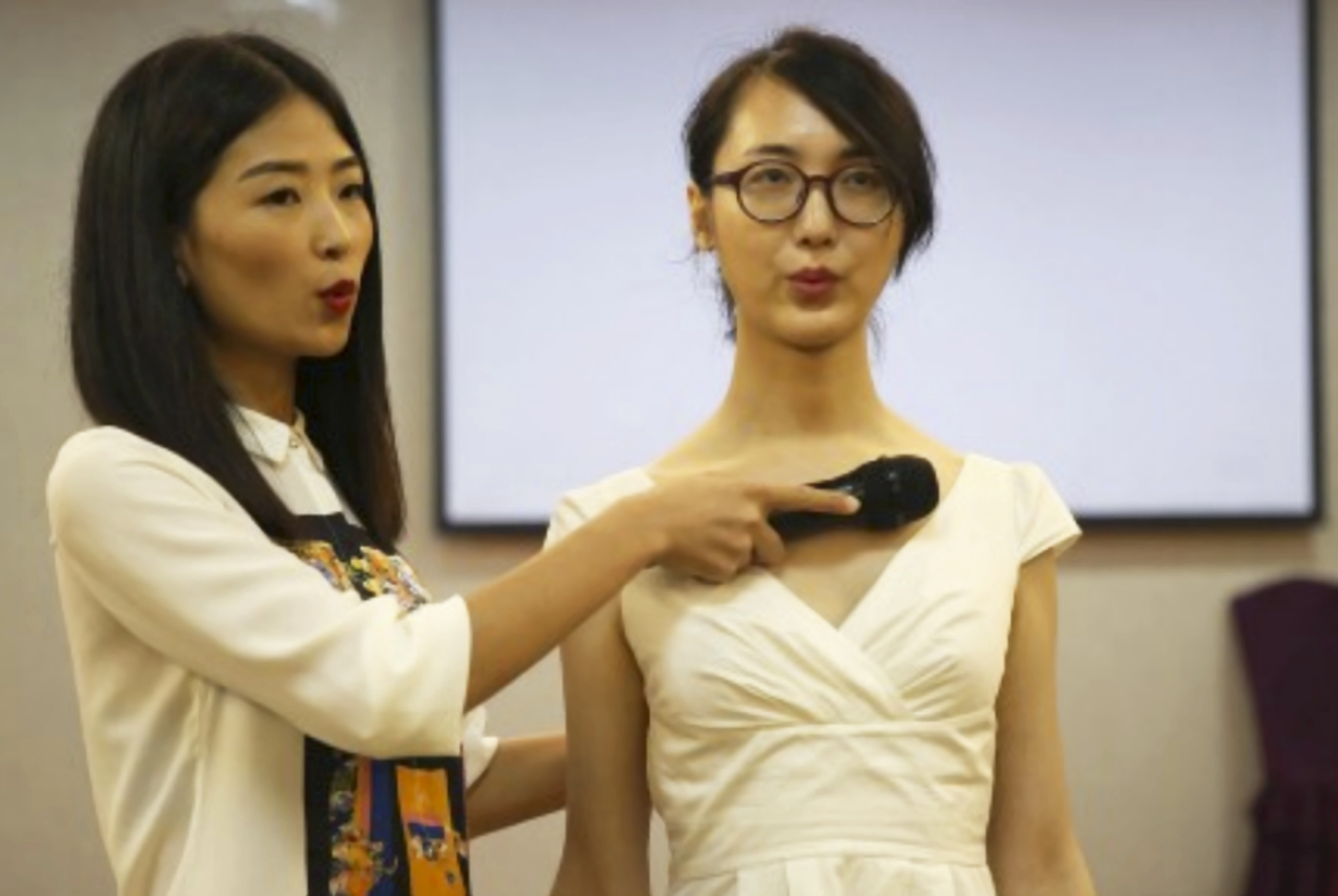 背母上学的男孩压力释放后选择变性，6年过去了，活出了自我风采