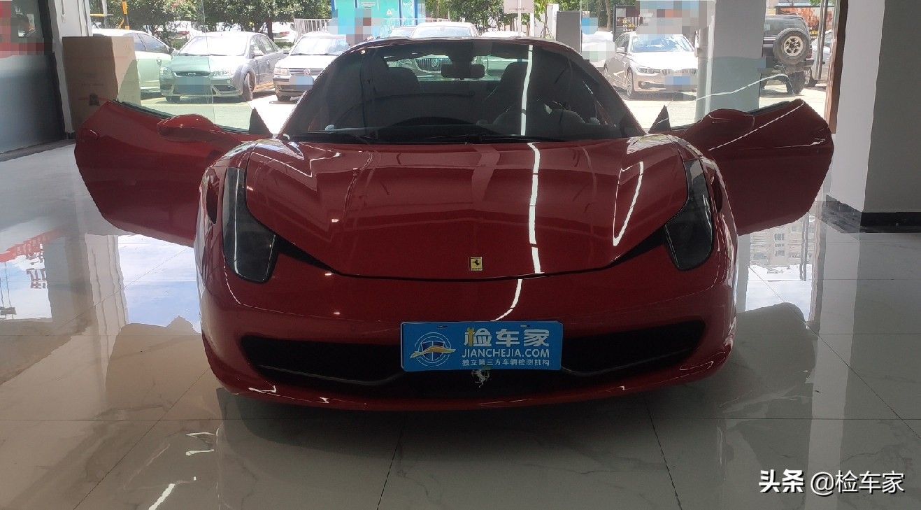 不到3万公里贬值近300万！225万的二手法拉利458香吗？
