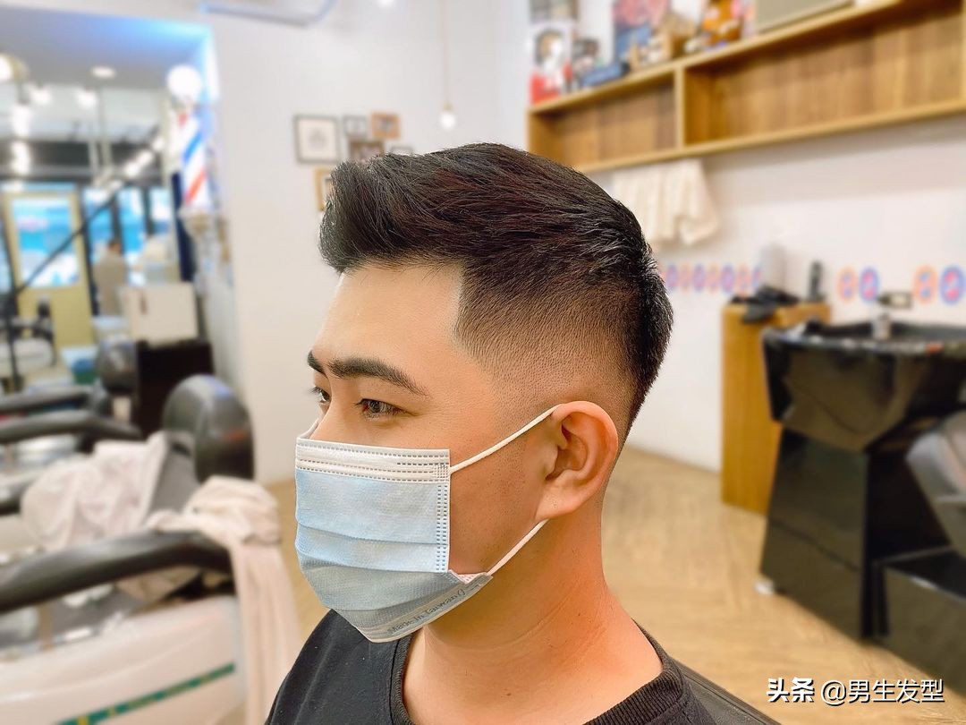 2017大学男生发型（男生9款精选帅气发型）