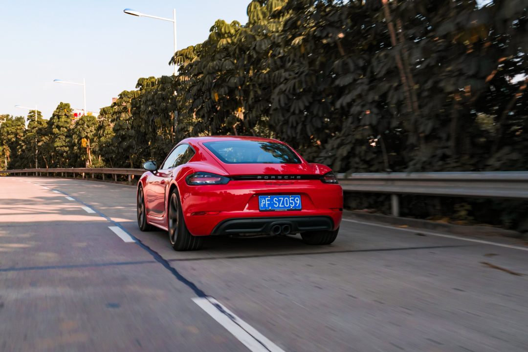 一见倾心，再见无法自拔！试驾保时捷718 Cayman T