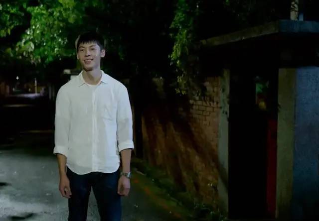 “我辛苦考上大学，摸下女生胸就没了？”男生猥亵女生遭退学