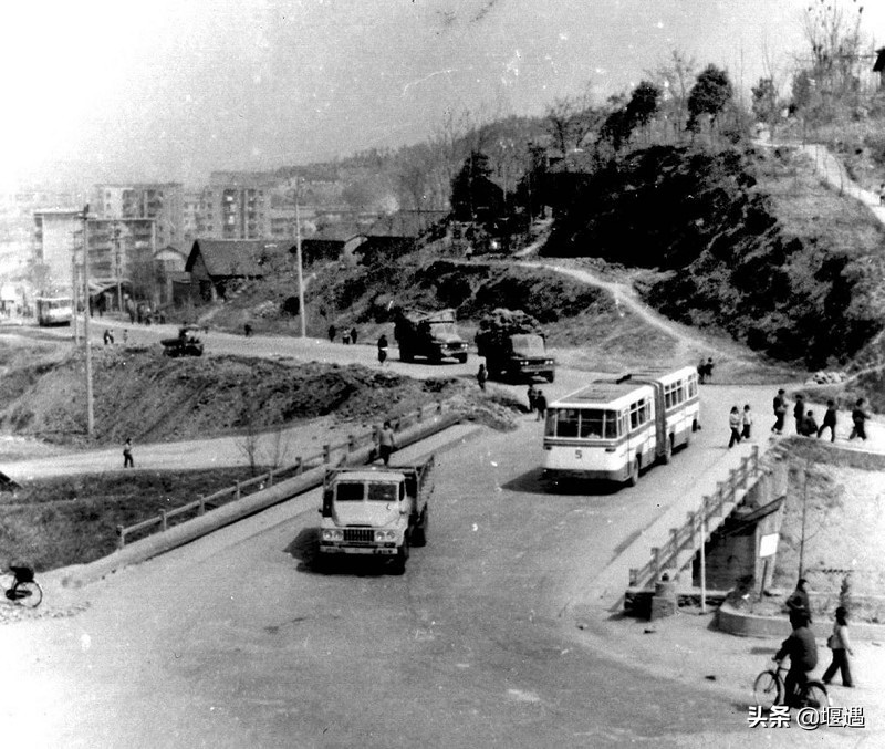 二汽与十堰1:这些代码是十堰和东风的历史和记忆知道的人不多了