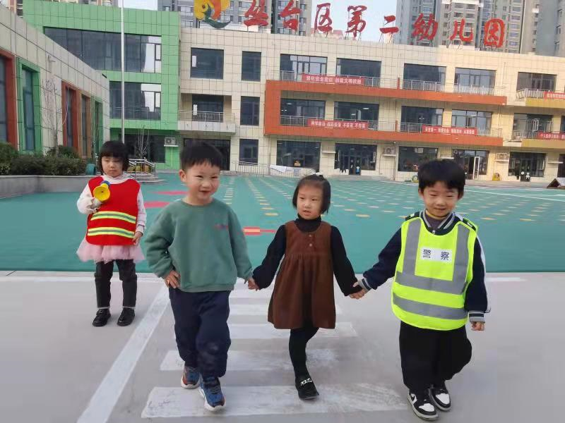 邯郸丛台区第二幼儿园：交通安全我知道