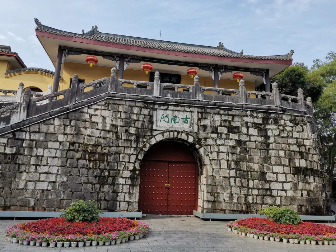 在人间仙境,感受人间烟火与人间理想