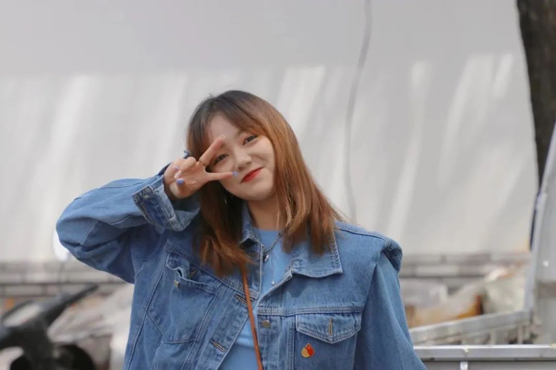 惊艳！北京“双一流”名校2021级新生辅导员集体亮相，网友：眼前一亮！