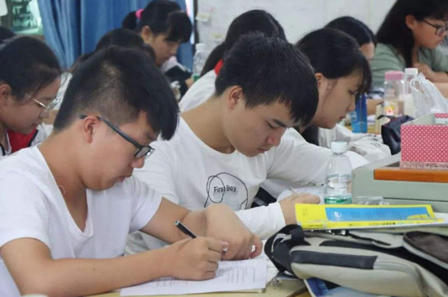 去年高考一本分数线（2019年使用全国卷的25省一本线汇总排名）