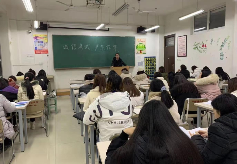 大学就读期间，若出现挂科重修会被记入档案里吗，看辅导员怎么说