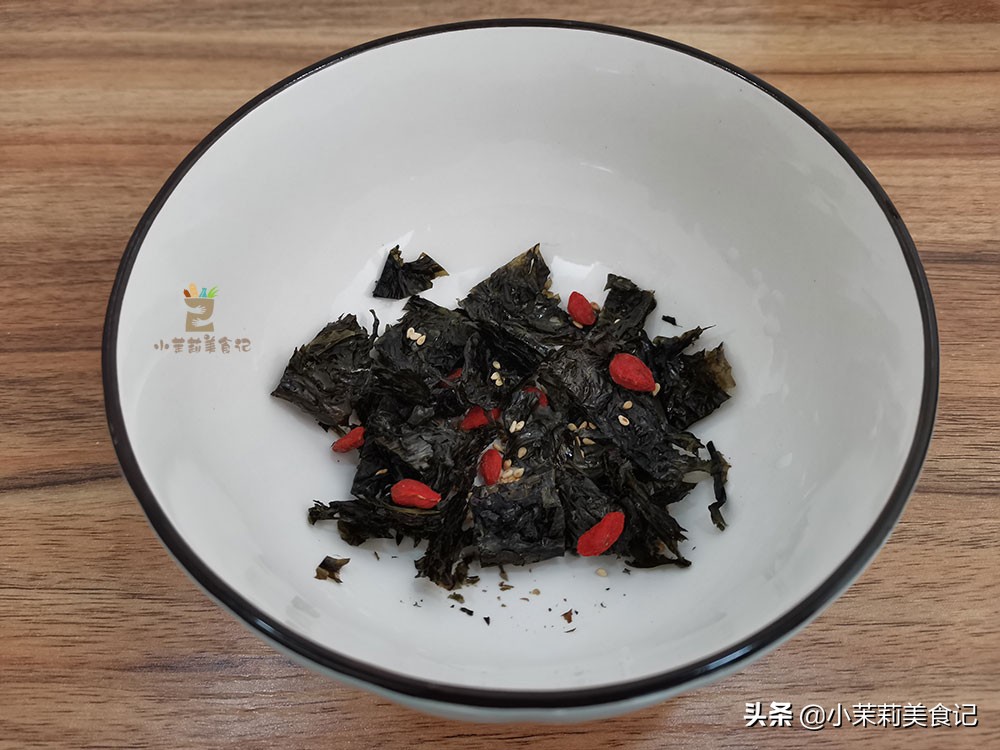 做蛋花汤，最忌水开直接淋蛋液，大厨教我3招，蛋花漂亮鲜嫩不腥