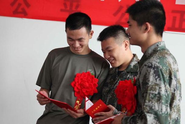 大学生迎来好消息，2021参军者可直接保送军校，但要满足前置条件