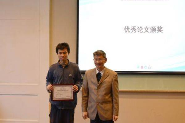 北大数学天才韦东奕又火了，每月生活费仅300，板书堪称视觉盛宴