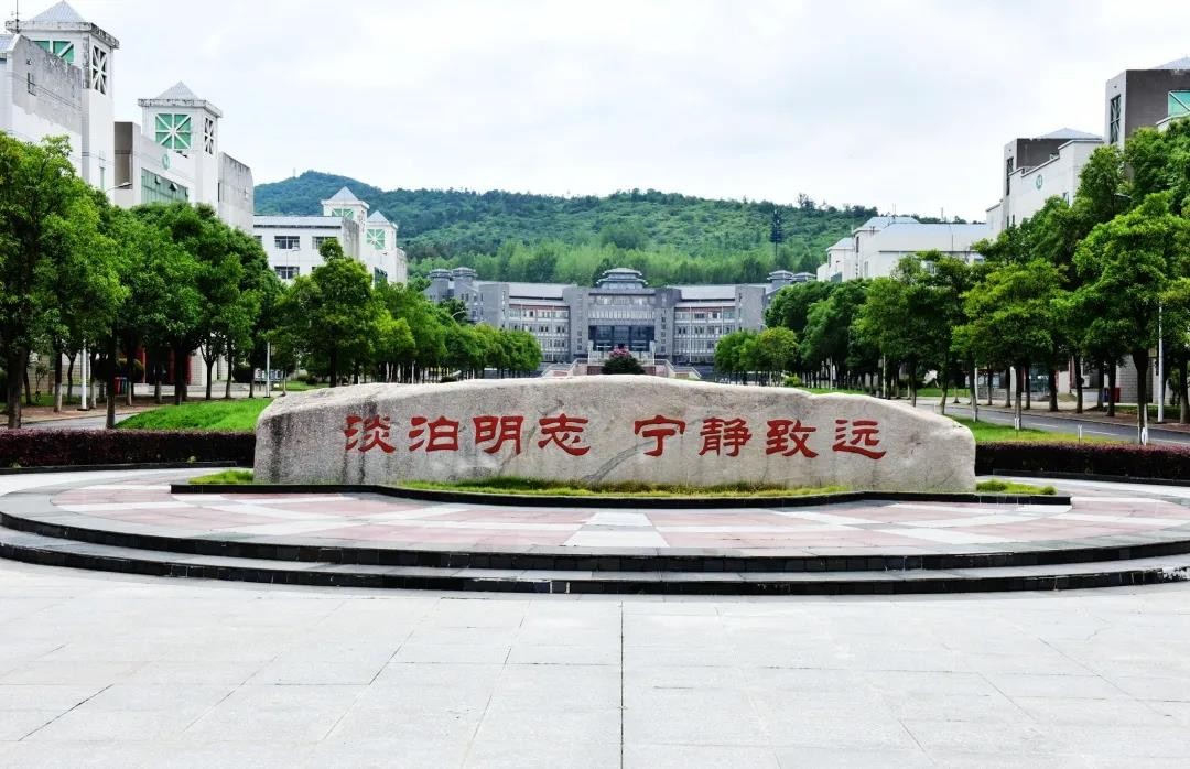 央视聚焦，中宣部“点赞”！湖北这所大学，坐落在5A级景区中