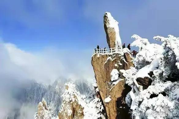登黄山，天下无山：晓破日出，天光乍现，“美”自此有了它的归宿