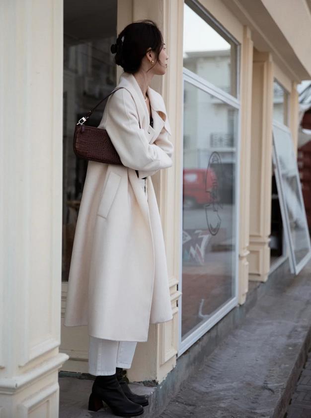 羊绒大衣配什么裤子好看图片(入冬必备的羊绒大衣穿搭)