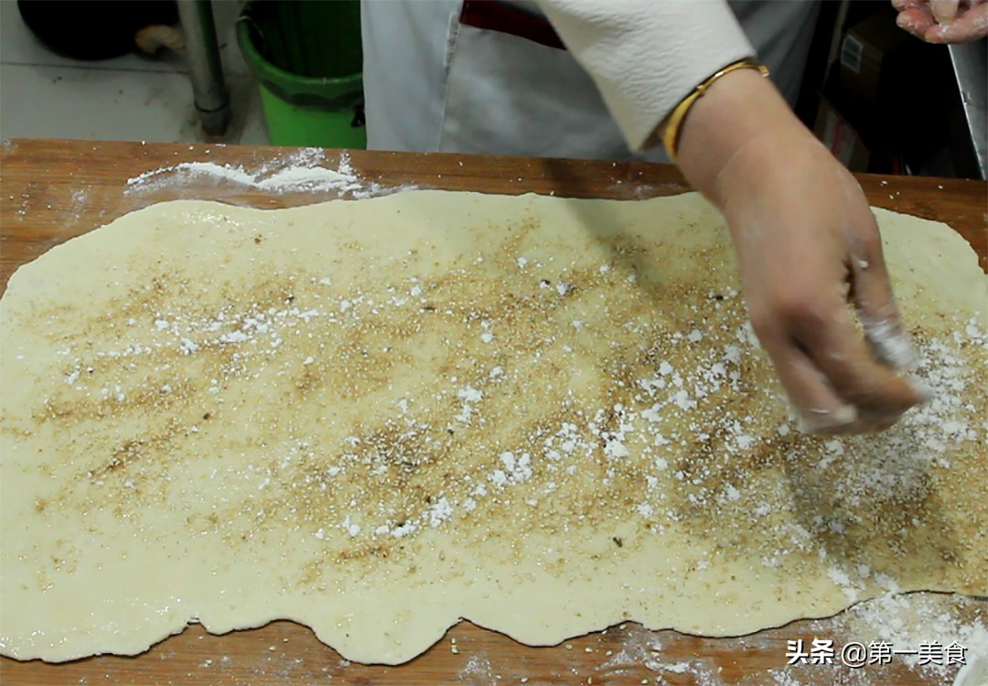 家常手抓饼，掌握这两个秘诀，柔软劲道，放凉也不硬，简单易学