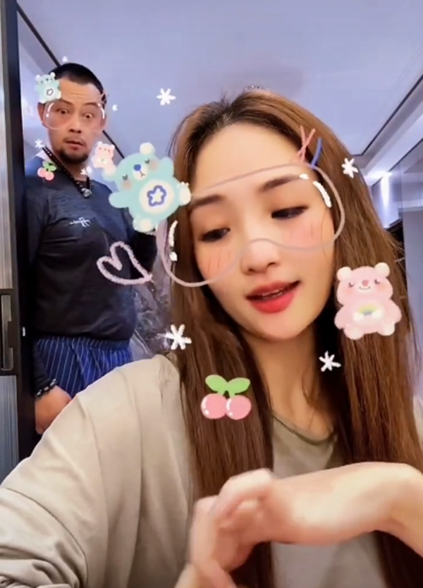 晋松老婆李汶桐图片晋松携小21岁娇妻秀恩爱