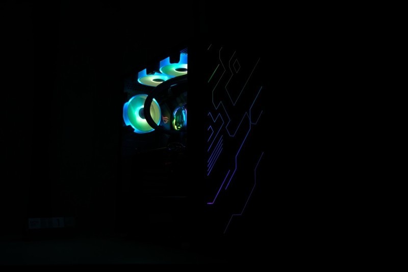 雙面玻璃，顏值出色：愛國(guó)者 炫影5 RGB機(jī)箱 上手體驗(yàn)