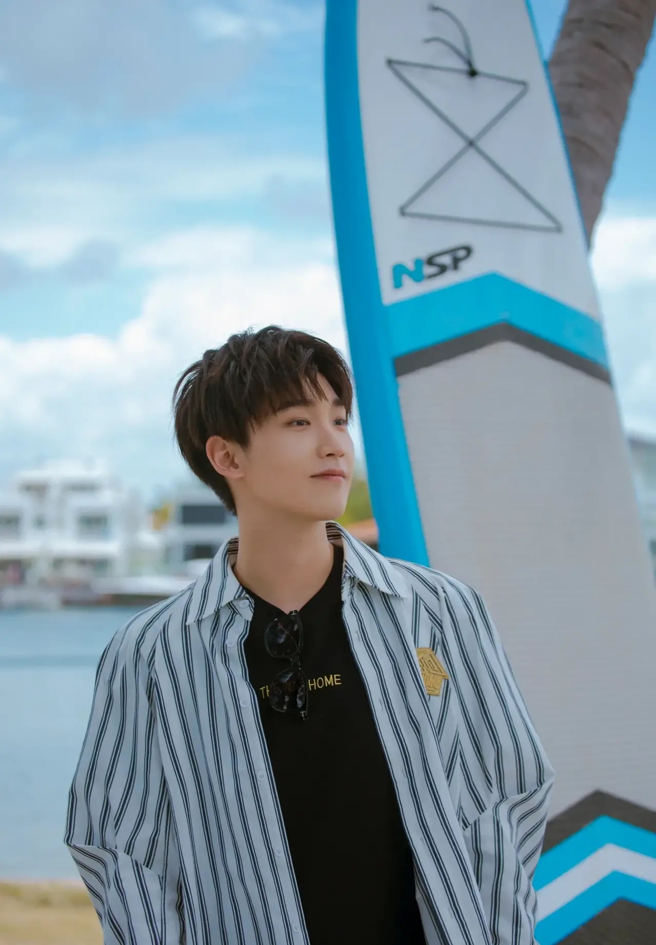 当红男星邢昭林与北电女学生电梯亲热？网友：啥昭林？谁啊