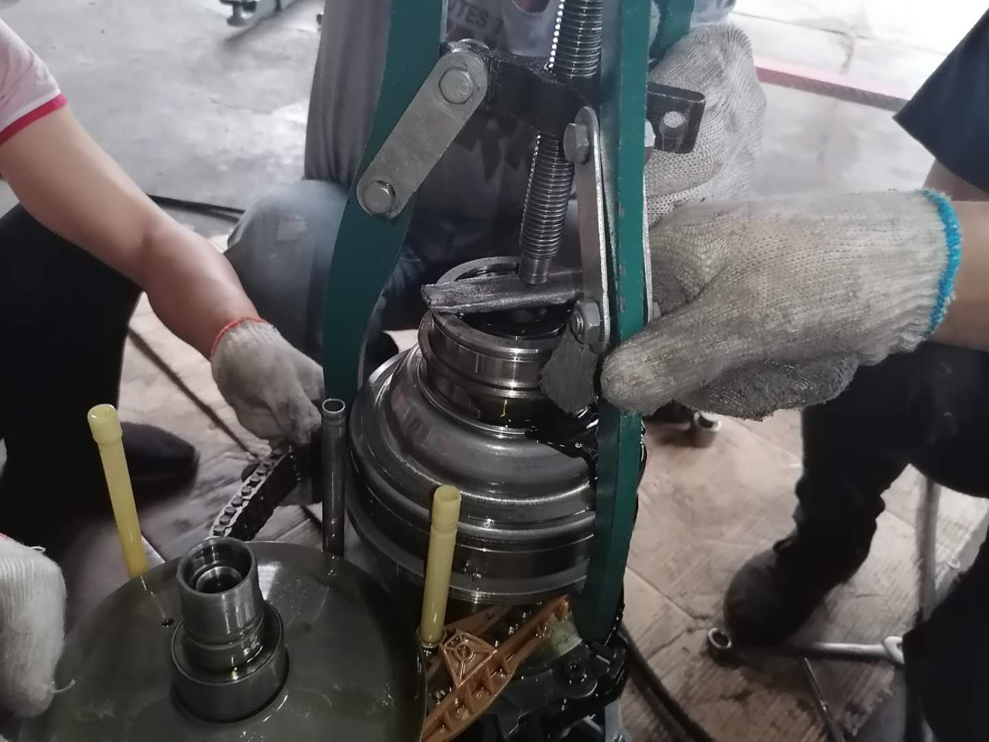 09年A4L，CVT无级变速箱踩油门顿挫，动力中断打滑，胖哥拆解检查