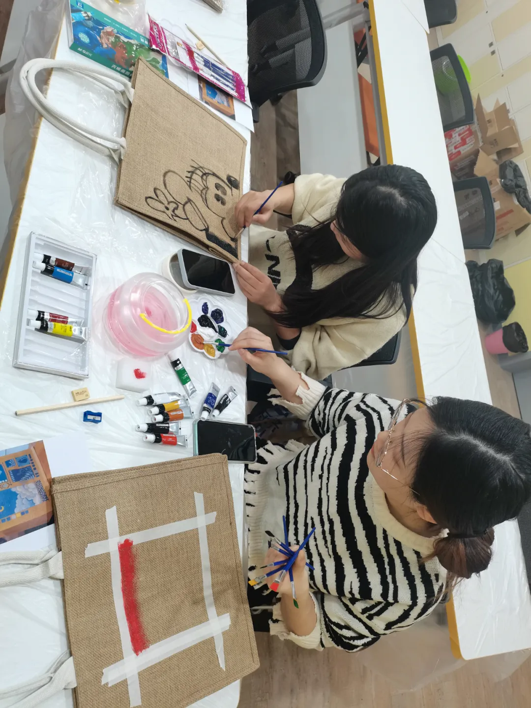 人人都是DIY小神手!“改造麻布包”成企业团训热点体验课