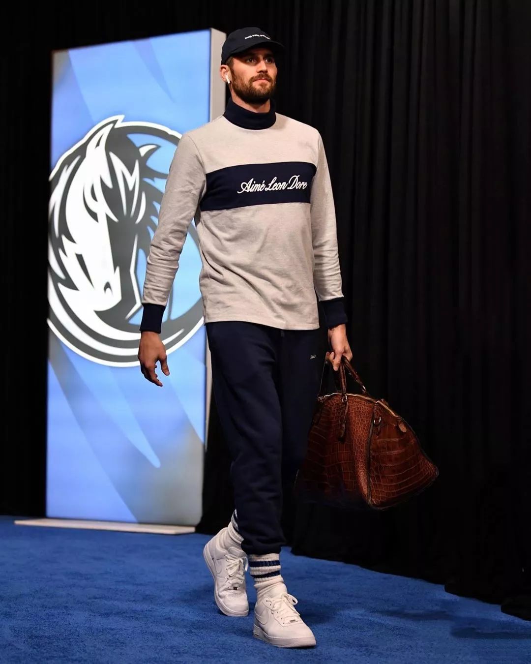 kevin love(NBA球员“爱神”Kevin Love，外表帅气的万人迷)