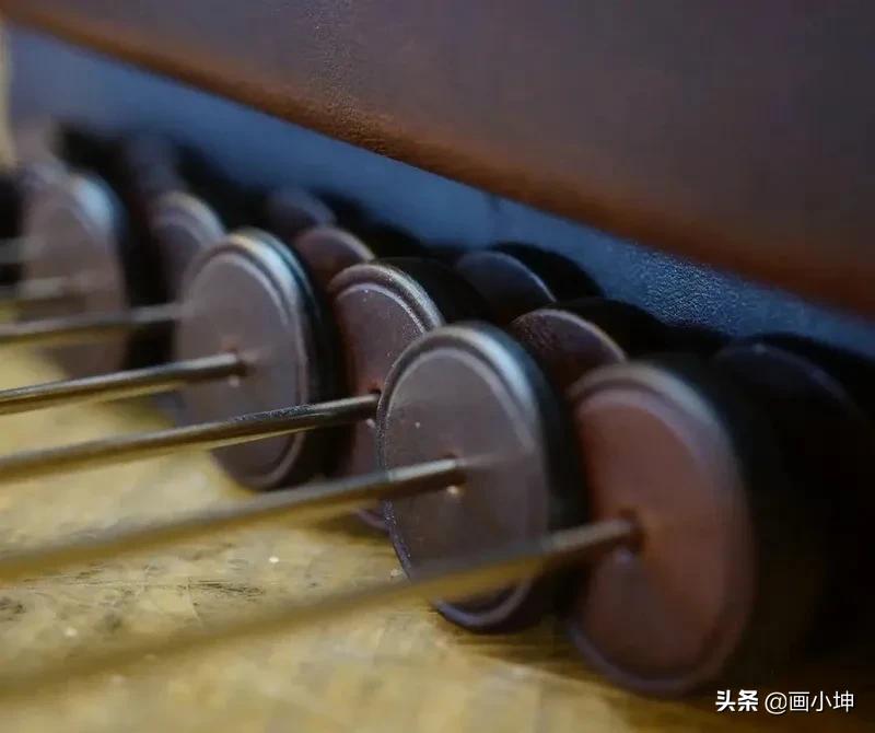 完全由真皮制作的坦克模型，一样的阳刚威武