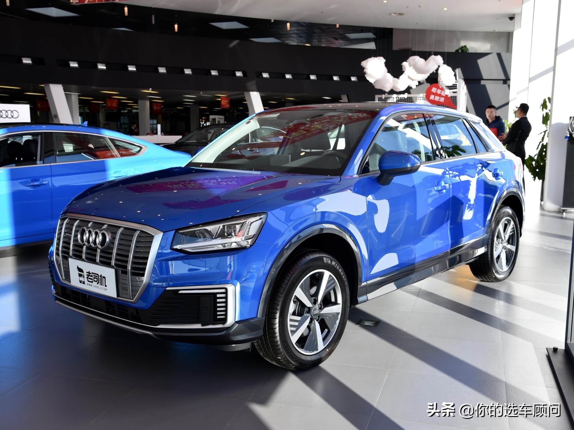 奥迪混动SUV 22款上市，豪华电动出行新选择