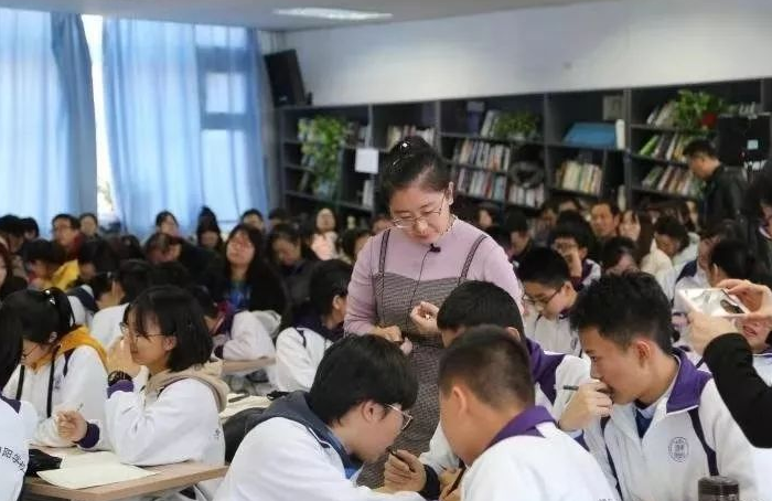 高中数学老师做高考卷子，成绩能达到145分吗？老师：不要闹了