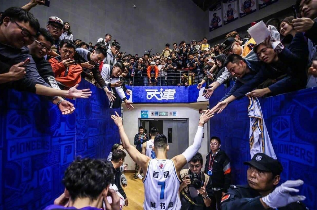 林书豪为什么回不了nba(林书豪为何不回CBA？苏群说出实话，新规限制他，首钢还有对策)