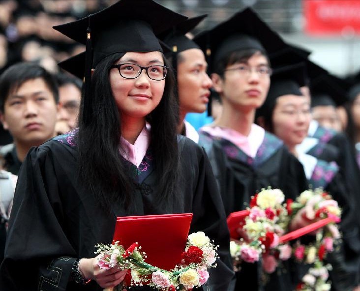 短短一周时间，两名大学教授被网友“群嘲”，让知识分子颜面尽失