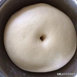 蒸馒头为什么会回缩起皱干瘪（馒头皱皮的原因及改进方法）
