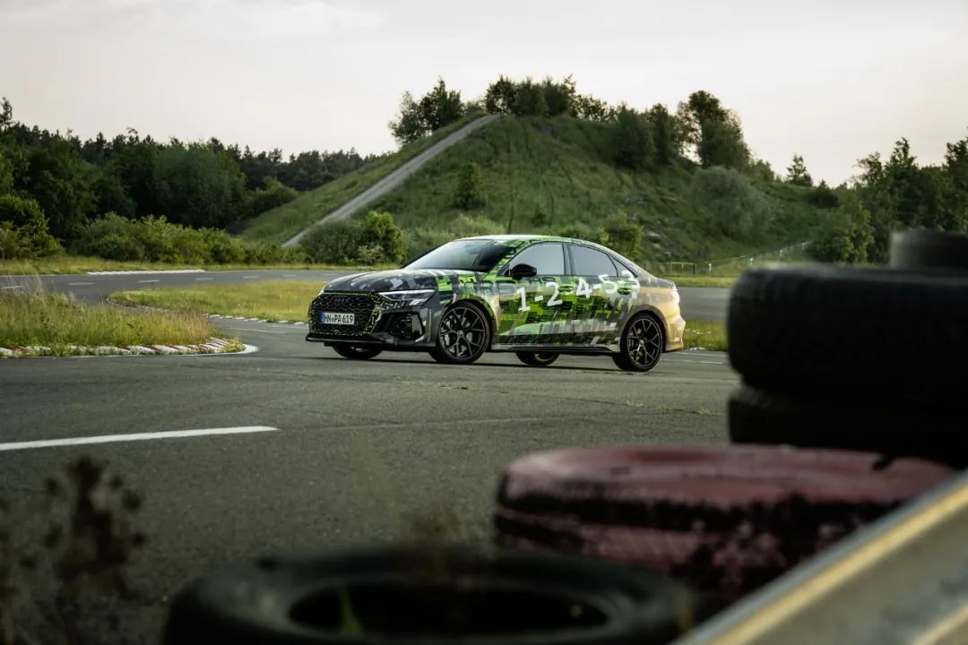 “漂移模式”已是高性能小钢炮的必备技能——RS 3 vs AMG A45 S