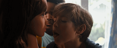 一群未成年人，演了部自己不能看的R级片