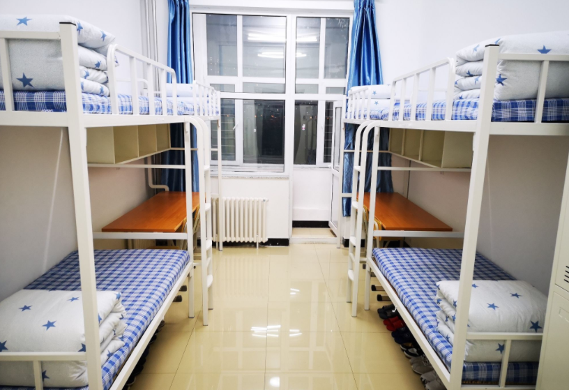 大一新生入学，宿舍选床位“有讲究”，四人寝更要小心踩雷