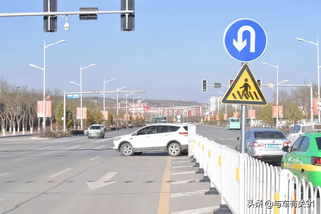標(biāo)準(zhǔn)的左轉(zhuǎn)彎是怎樣的？多車(chē)道左轉(zhuǎn)應(yīng)該怎么走？很多新手做錯(cuò)了